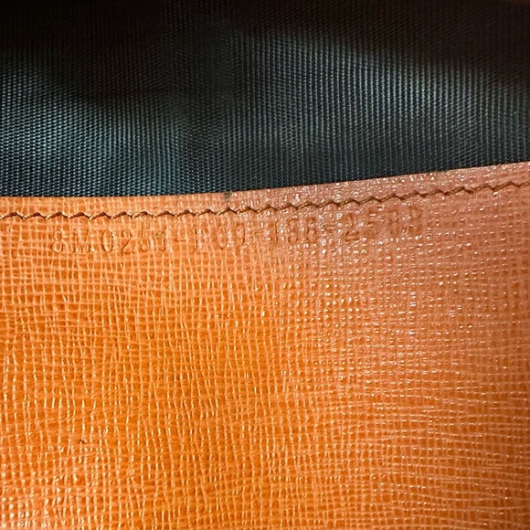 FENDI Wallet Crayon Orange Leather Authentic - Picture 14 of 14